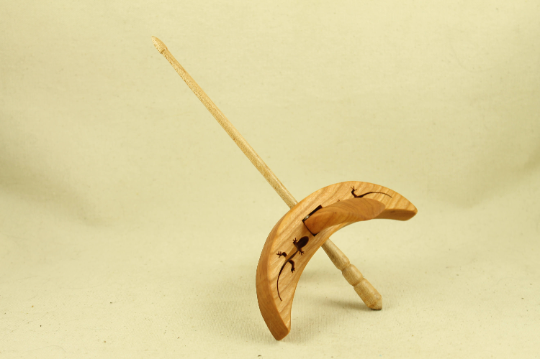 Cut-out Lizard Turkish Drop Spindle