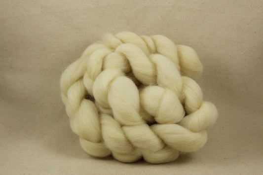 4 Ounces Domestic blend wool roving